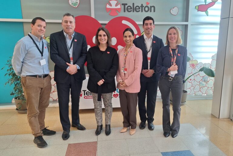 ACTI anuncia 100 becas de inteligencia artificial para beneficiarios de Teletón y sus familias